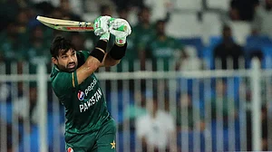 T20 Rankings : बाबर को पछाड़ कर नंबर वन बल्लेबाज बने रिजवान, चौथे स्थान पर खिसके सूर्यकुमार