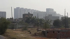 लखनऊ में गरीबों से मजाक, 13वें फ्लोर पर फ्लैट आवंटन, पर 12 के बाद कुछ नहीं, लाभार्थी खोजते-खोजते परेशान