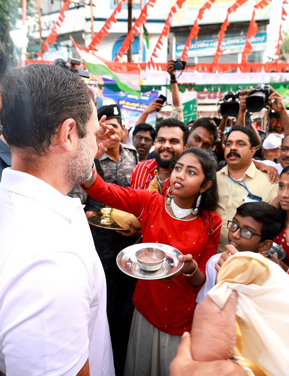 भारत जोड़ो यात्रा: केरल में 'भारत यात्रियों' का जोरदार स्वागत, ढोल की थाप पर नाचते-गाते नजर आए लोग
