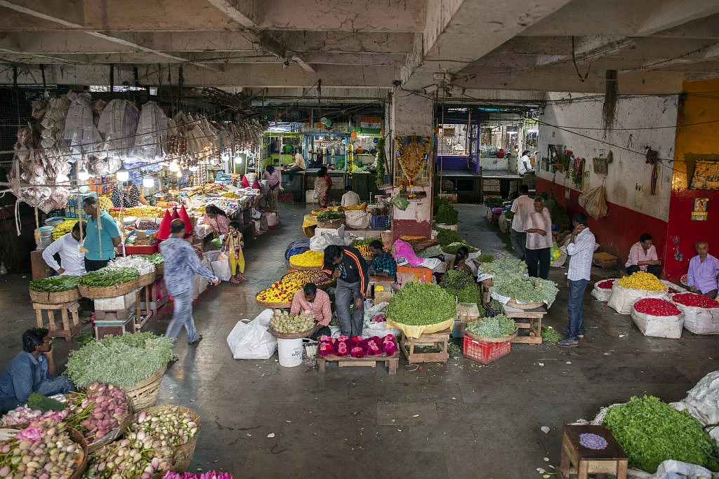 लोकतांत्रिक चेतना और नागरिक अधिकारों की कटौती की परिस्थितियां तैयार कर रही है महंगाई