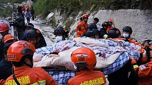 चीन में भूकंप से मरने वालों की संख्या बढ़कर 65 हुई, 12 लोग लापता, 170 से ज्यादा घायल