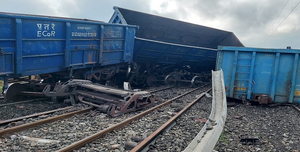बिहार के सासाराम में रेल हादसा, पटरी से उतरे मालगाड़ी के डिब्बे, गया-हावड़ा रेल रूट पर कई ट्रेनें प्रभावित