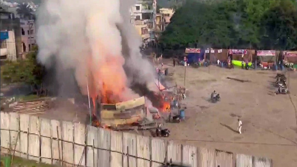 दिवाली पर आंध्र प्रदेश के विजयवाड़ा में बड़ा हादसा! पटाखे की दुकान में आग लगने से दो लोगों की मौत