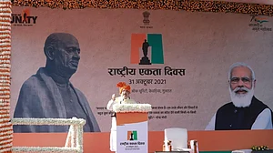 'राजनीतिक लाभ के लिए सरदार पटेल के नाम का इस्तेमाल करना उनका अपमान, उनके गौरव की बात करने वाले पहले पटेल को समझें'