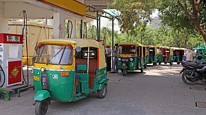 त्योहारी सीजन में जनता को महंगाई का एक और झटका, फिर बढ़े CNG-PNG के दाम, कीमत में 3 रुपये का इजाफा, आज से लागू