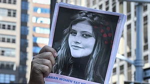 ईरान में हिजाब विवाद: 'महसा अमिनी की मौत बीमारी से हुई, पिटाई से नहीं', मेडिकल रिपोर्ट का दावा