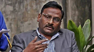 बॉम्बे हाईकोर्ट ने DU के पूर्व प्रोफेसर जीएन साईबाबा को दी बड़ी राहत, माओवादी लिंक मामले में किया बरी