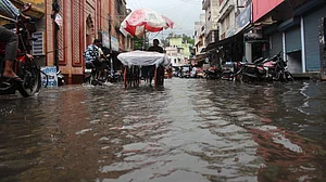 बारिश से उत्तर भारत बेहाल, दिल्ली में टूटा 15 साल का रिकॉर्ड, यूपी में 25 की मौत