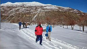 हिमाचल प्रदेश: शिमला में झमाझम बारिश, रोहतांग और धौलाधार समेत ऊंची चोटियों पर सीजन की सबसे भारी बर्फबारी