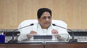 मायावती ने यूपी में गड्ढों को लेकर योगी को घेरा, कहा- प्रदेश में सड़कें बदहाल, हर रोज लोग हो रहे हादसों का शिकार