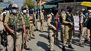 कश्मीर के शोपियां में मारा गया लश्कर का हाइब्रिड आतंकी इमरान गनी, कल की थी दो प्रवासी मजदूरों की हत्या