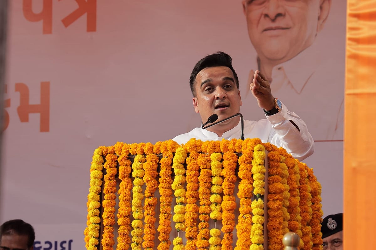 गुजरात के गृहमंत्री का आम आदमी पार्टी पर सनसनीखेज आरोप, कहा- हवाला और अंगड़ियों के जरिए कालाधन भेज रही है पार्टी