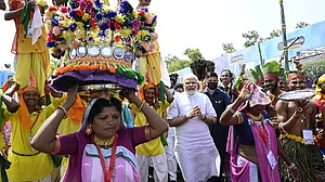 Gujarat Election 2022: गुजरात में बीजेपी की हालत बेहद खराब! पीएम मोदी तक को जाना पड़ रहा है घर-घर