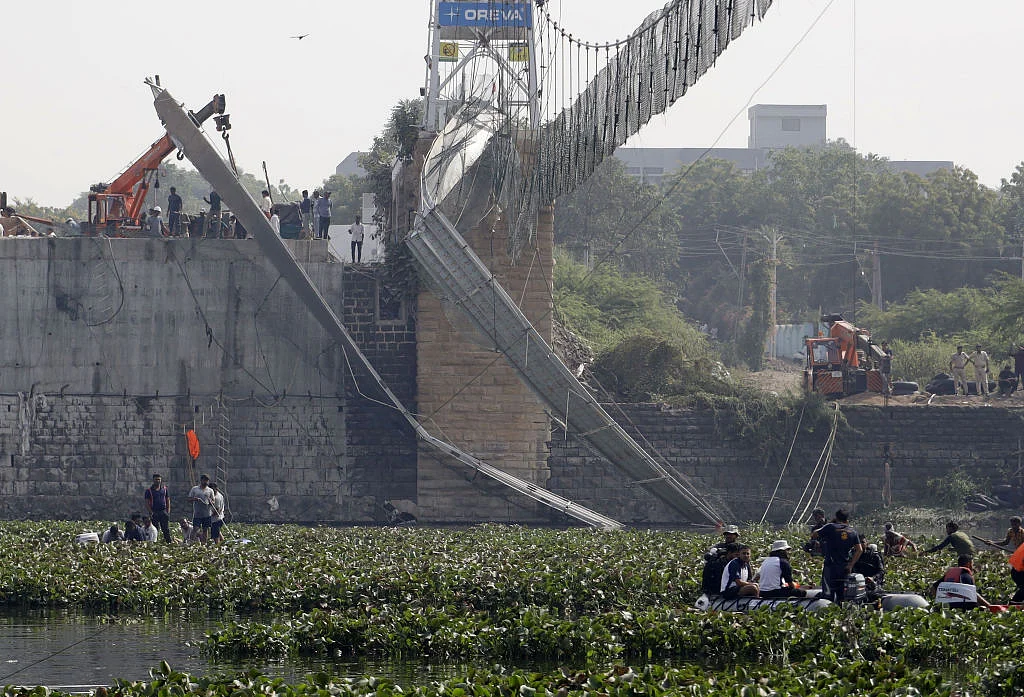 Morbi Bridge Collapse: यह 'एक्ट ऑफ गॉड' है या 'एक्ट ऑफ फ्रॉड'? मोरबी पुल के साथ झूल रहे ऐसे ही कई सवाल