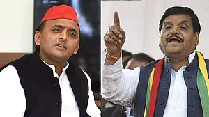 मुलायम के जाने के बाद भी चाचा-भतीजा के बीच दूरियां कम नहीं हुईं, शिवपाल ने अखिलेश को चापलूसों से घिरा बताया
