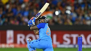 T20 WC: डिविलियर्स बोले- सूर्यकुमार के साथ मेरी काफी समानताएं, लेकिन उन्हें 2-3 साल तक लगातार बेहतर करने की जरूरत