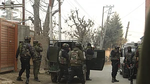 छत्तीसगढ़ में CRPF का नक्सलियों के खिलाफ अभियान तेज, 4 गिरफ्तार, मौके से IED भी बरामद