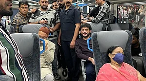 झूठे हैं ओवैसी, ट्रेन पर नहीं हुआ कोई पथराव, जांच के बाद गुजरात पुलिस का दावा