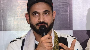 पाक पीएम के ट्वीट पर इरफान पठान का पलटवार, कहा- आप में और हम में फर्क यही है...