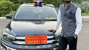 चुनाव आयोग की ड्यूटी से हटाए जाने के बाद आईएएस अधिकारी अभिषेक सिंह बोले- यह न तो पब्लिसिटी है और न ही स्टंट