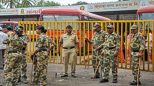 महाराष्ट्र में दिल दहला देने वाला मामला! महिला से की छेड़खानी, उसकी 10 महीने की बच्ची को चलती कार से फेंका, हुई मौत