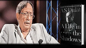 आकार पटेल का लेख: कश्मीर जैसे मुश्किल इलाकों में क्यों नाकाम हो रही हैं खुफिया एजेंसियां- पूर्व रॉ प्रमुख के संस्मरण