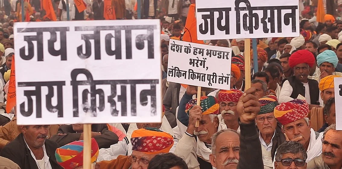 दिल्ली: रामलीला मैदान में 'किसानों की गर्जना रैली', बड़ी संख्या में शामिल हुए अन्नदाता, देखें तस्वीरें