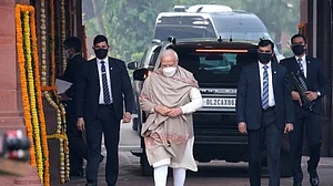 खरी-खरी: चीन की लगातार बढ़ती हरकतों पर आखिर चुप्पी क्यों साधे रहते हैं प्रधानमंत्री?