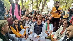 मध्य प्रदेशः कांग्रेस ने संविदा स्वास्थ्य कर्मचारियों के आंदोलन को दिया समर्थन, तत्काल नियमित करने की मांग की