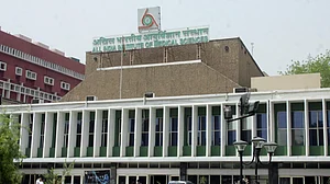 कृपया ध्यान दें: AIIMS परिसर में अगर डॉक्टर, कर्मचारी, मरीज ने किया सिगरेट-गुटखा का सेवन तो लगेगा जुर्माना