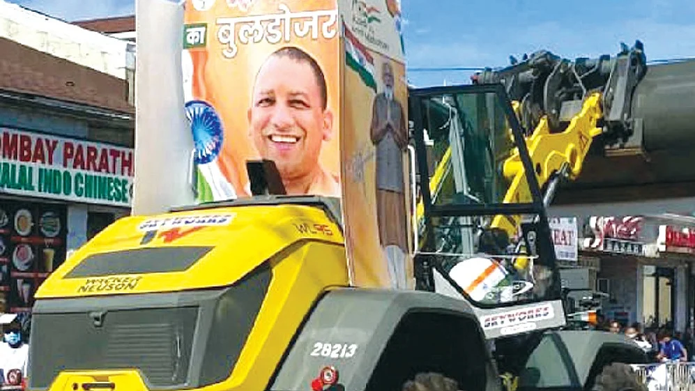 गुजरात चुनाव में बुलडोजर बाबा का इस्तेमाल