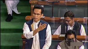 संसद में फिर गूंजा पेगासस जासूसी का मामला, कांग्रेस सांसद गौरव गोगोई ने सरकार को घेरा, उठाए गंभीर सवाल
