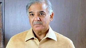 दुनिया: पाकिस्तान के लिए आई एक और बुरी खबर और मरियम ने इमरान से पूछा- अगर बाजवा सुपर किंग थे तो...?