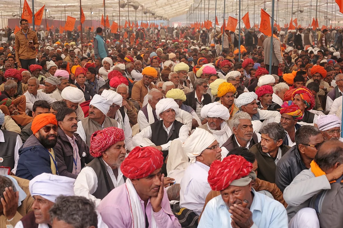 दिल्ली: रामलीला मैदान में 'किसानों की गर्जना रैली', बड़ी संख्या में शामिल हुए अन्नदाता, देखें तस्वीरें