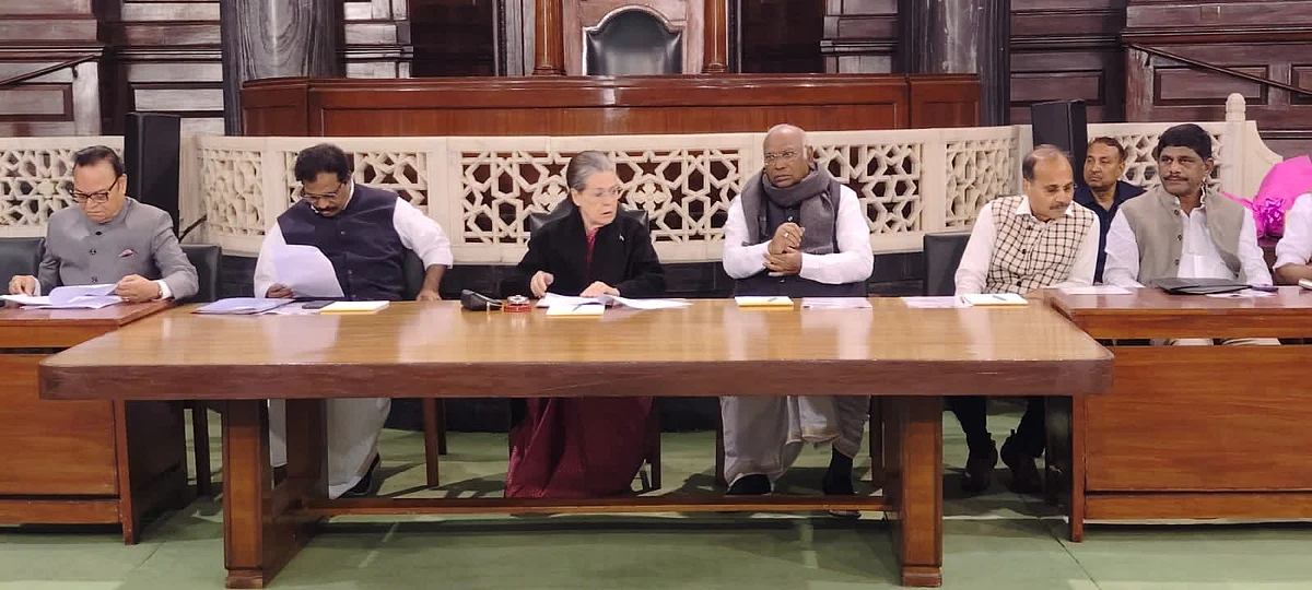 सोनिया गांधी ने चीन से टकराव पर जताई चिंता, संसद में की चर्चा की मांग, बोलीं- हर मोर्चे पर बुरी तरह फेल हुई सरकार