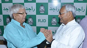 बिहार: CM नीतीश ने फोन कर जाना लालू यादव का हालचाल, कहा, 'सब कुछ ठीक'