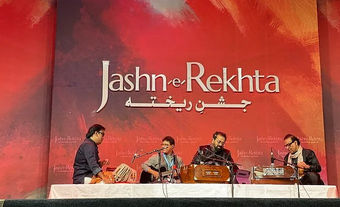 अज्ञानता और अफवाहों के अंधेरे को सूरज की किरन की तरह खत्म करने का उत्सव था जश्न-ए-रेख्ता