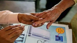 राज्य से बाहर रहकर भी चुनाव में वोट डाल सकेंगे मतदाता, तैयारियों में जुटा चुनाव आयोग, जानें कैसे करेगा यह काम