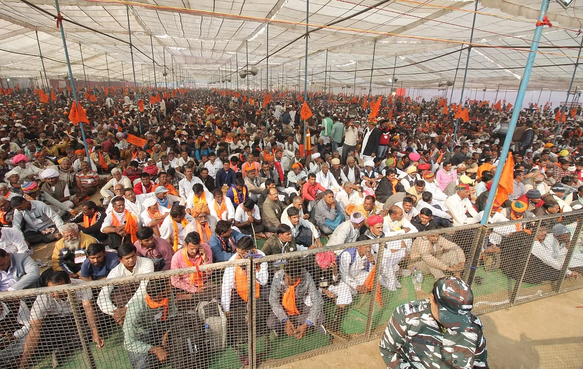 दिल्ली: रामलीला मैदान में 'किसानों की गर्जना रैली', बड़ी संख्या में शामिल हुए अन्नदाता, देखें तस्वीरें