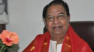 सिनेमा जगत से एक और बुरी खबर! इस दिग्गज अभिनेता का निधन, 87 साल की उम्र में ली अंतिम सांस