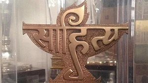 साहित्य अकादमी पुरस्कार 2022 का एलान, हिंदी के लिए बद्री नारायण को सम्मान, 23 भाषाओं में अवार्ड की घोषणा