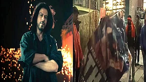 फिल्म 'पठान' की रिलीज से पहले गुवाहाटी में बवाल, सिनेमा घर में लगे पोस्टर जलाए गए