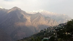 जोशीमठ ही नहीं पूरी घाटी खतरे में! हर साल 2.5 इंच धंस रही जमीन, सैटेलाइट तस्वीरों से IIRS का बड़ा खुलासा