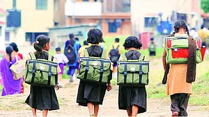 ASER Report: शिक्षा का गिरता स्तर, निजी ट्यूशन की ओर सरकारी स्कूलों के बच्चे, यूपी-गुजरात को लेकर चौंकाने वाली रिपोर्ट