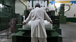 पाकिस्तान में आर्थिक संकट के बीच लाखों कपड़ा श्रमिक हुए बेरोजगार, कपड़ा उद्योग भी पतन के कगार पर