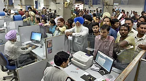 आफत की KYC! नियम कानून पर चलने वाले आम लोग हो रहे परेशान, ऐश काट रही बड़ी 'मछलियां'