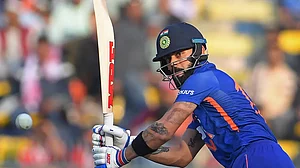 खेल की खबरें: श्रीलंका के खिलाफ कोहली ने जड़ा तूफानी शतक और ICC प्लेयर ऑफ द मंथ अवॉर्ड का ऐलान