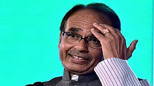 मध्य प्रदेश में BJP को जमीनी स्थिति का अंदाजा, बेबस दिख रहे 18 साल CM रहे शिवराज!