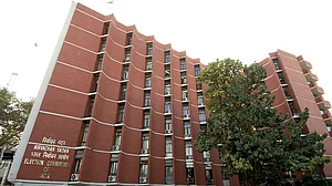 चुनाव आयोग का रिमोट वोटिंग सिस्टम तैयार, आज पार्टियों को EC का डेमो, विपक्षी दलों ने जताया विरोध