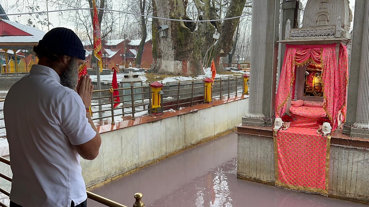 माता खीर भवानी मंदिर कश्मीरी पंडित समुदाय का सबसे पवित्र धार्मिक स्थल है।